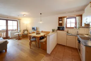 Family-oriented beautiful apartment - Image 2