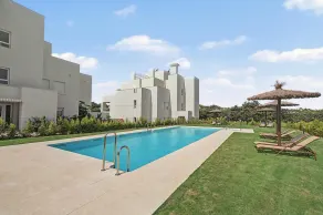 Beautiful House in Emerald Green - Image 5
