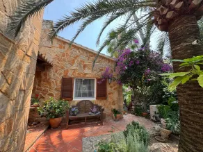 Holiday home with terrace, garden & barbecue | Nature view - Image 3