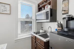 Apartment with terrace - Image 5