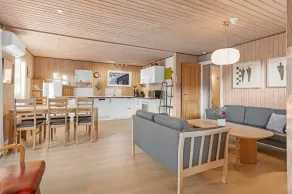 Fully equipped holiday home with garden, BBQ & terrace | Sea view | Close to the beach - Image 3
