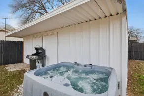 Modern 2BR Unit 3 Hot Tub - Image 4