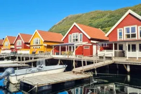Fully equipped pleasant holiday home with garden, hot tub & terrace | Water view - Image 2