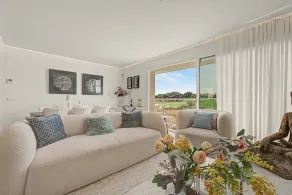 Beautiful House in Emerald Green - Image 4