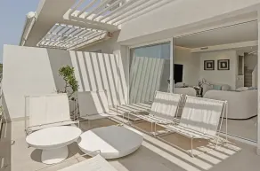 Beautiful House in Emerald Green - Image 3