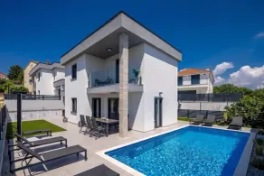 Child-friendly charming holiday home with terrace, barbeque & garden - Image 2