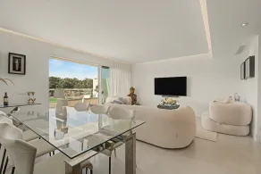 Beautiful House in Emerald Green - Image 5