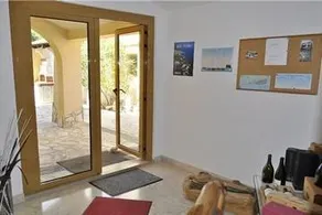 Holiday apartment with pool, terrace & garden - Image 4