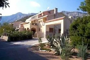 Holiday apartment with pool, terrace & garden - Image 2