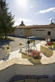 Family-friendly spacious B&B with pool, barbeque & garden | Sea view - Image 5