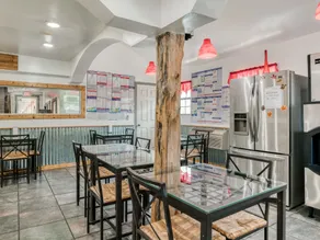 Rest Up Inn - Restaurant