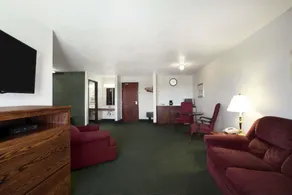 Super 8 by Wyndham Bowling Green - Room
