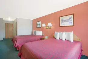 Days Inn by Wyndham Custer - Room