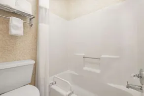 Days Inn by Wyndham Greenville Greenville - Baño