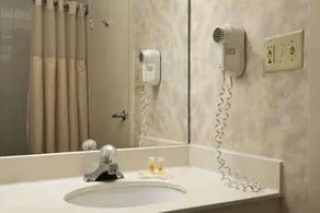 Days Inn Sidney Conference Center - Bathroom