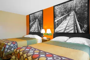 Super 8 by Wyndham Talladega AL - Habitación
