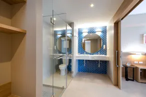 Oakwood Hotel Journeyhub Phuket SHA Plus - Room