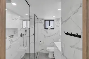 7 BR Villa Pool Gameroom & Basketball - Badezimmer