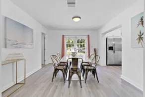 Charming House 3BR House w Heated Pool 15 mins to Beaches - Image 4