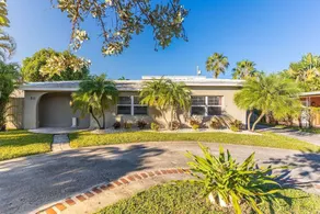 Charming House 3BR House w Heated Pool 15 mins to Beaches - Image 2