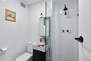 Soho Chic Apartment - Image 5