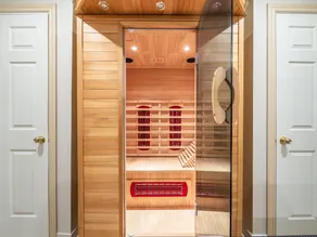 Grizzly Lodge! Private Beach, Hot Tub, Sauna, Billiard - Image 3