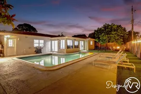 Chic 3BR w heated pool 1 mile to Beach - Image 4