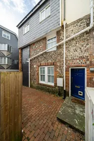 Fantastic 2 Bedroom Hideaway in the Heart of Lewes - Image 3