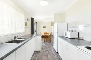 Cosy shack close to surf beaches, river and shops - Image 3