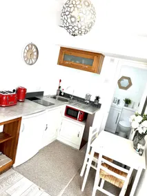 Contractors Luxurious Cozy Studio Apartment in MK - Image 4