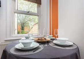 Spacious 4 Bedroom Home Close to Local Amenities - Image 2