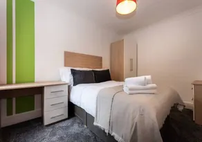 Spacious 4 Bedroom Home Close to Local Amenities - Image 3