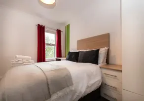 Spacious 4 Bedroom Home Close to Local Amenities - Image 4
