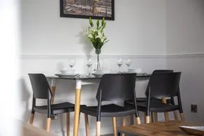 Modern Apartment in Leamington Spa With Free Wi-fi and Parking - Image 2
