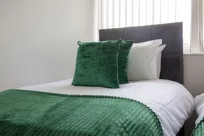 Modern Apartment in Leamington Spa With Free Wi-fi and Parking - Image 3