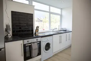 Modern Apartment in Leamington Spa With Free Wi-fi and Parking - Image 4