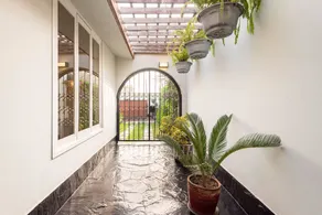Upscale Home in Lima - Image 3