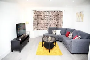Deluxe 4-bed House Close2 Wembley Stadium - Image 5