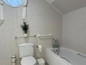 Greenswood Cottage - Cosy cottage, rural location, beautiful landscaped gardens with pond and lake - Image 5