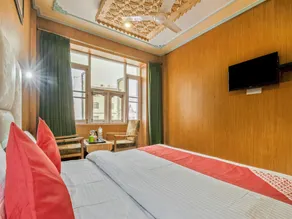 Hotel Snow Palace by OYO Rooms - Image 4