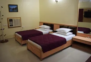 Hotel Valiant - Image 3