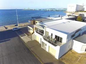 Tasman Beachside Apartment - Image 5