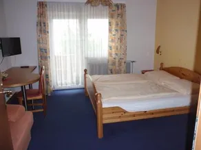 Family room, shower, toilet, 2 bed rooms - Image 3