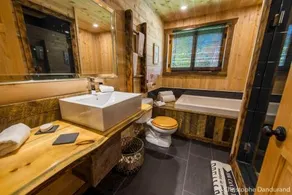 Le Black Bear- Les Chalets Spa Canada - Image 5
