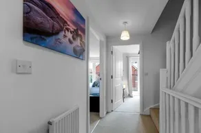 Ferndale Serviced 4 Bedroom 2 Bath house with Parking - Image 2