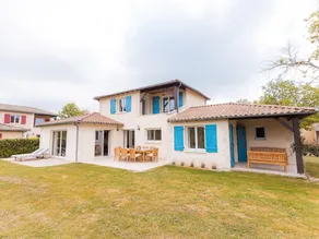 Modern Villa With Large Garden - Image 5