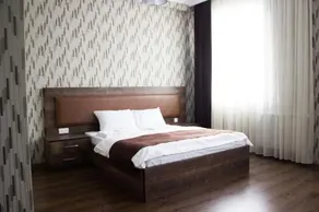 Green Hotel - Image 4