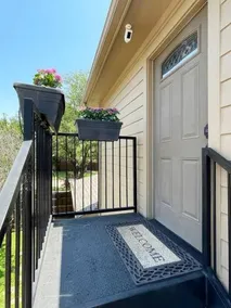 Cheerful 5 Bedroom Home with Heated Pool - Image 2
