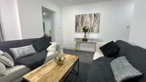 The En-Suite Escape. 4-Bed Luxury Stay - Image 4