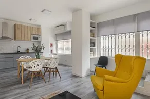 BNBHolder Calm Duplex Retiro Free Parking - Image 4